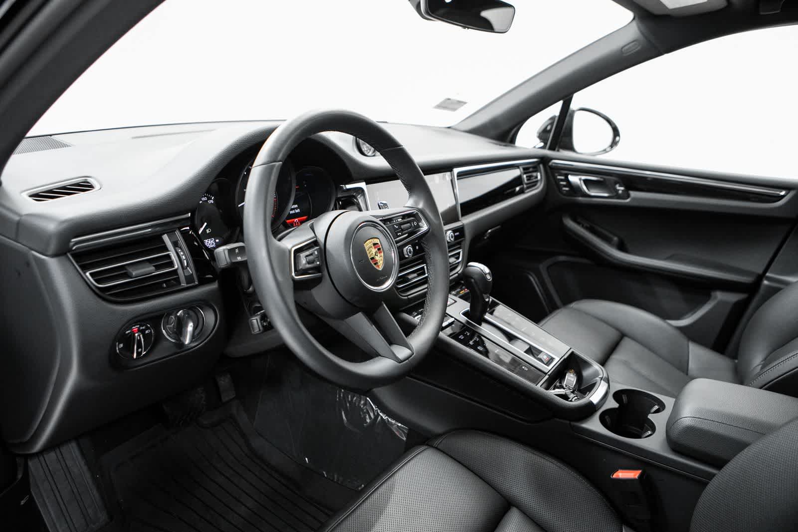 Thumbnail: 2026 Porsche Macan - 4