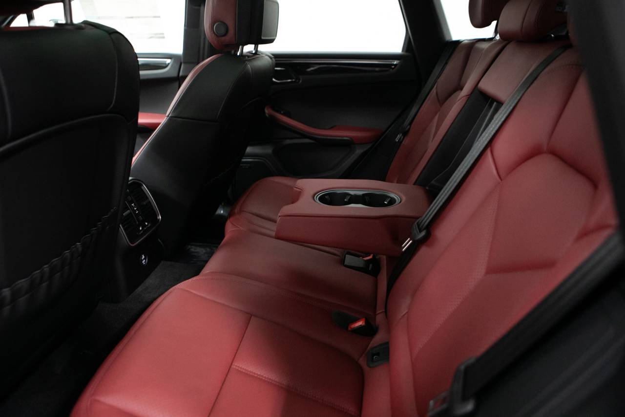 Thumbnail: 2026 Porsche Macan - 36