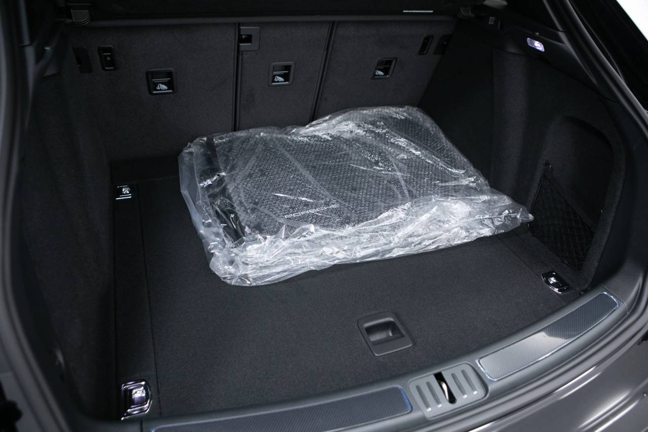 Thumbnail: 2026 Porsche Macan - 39