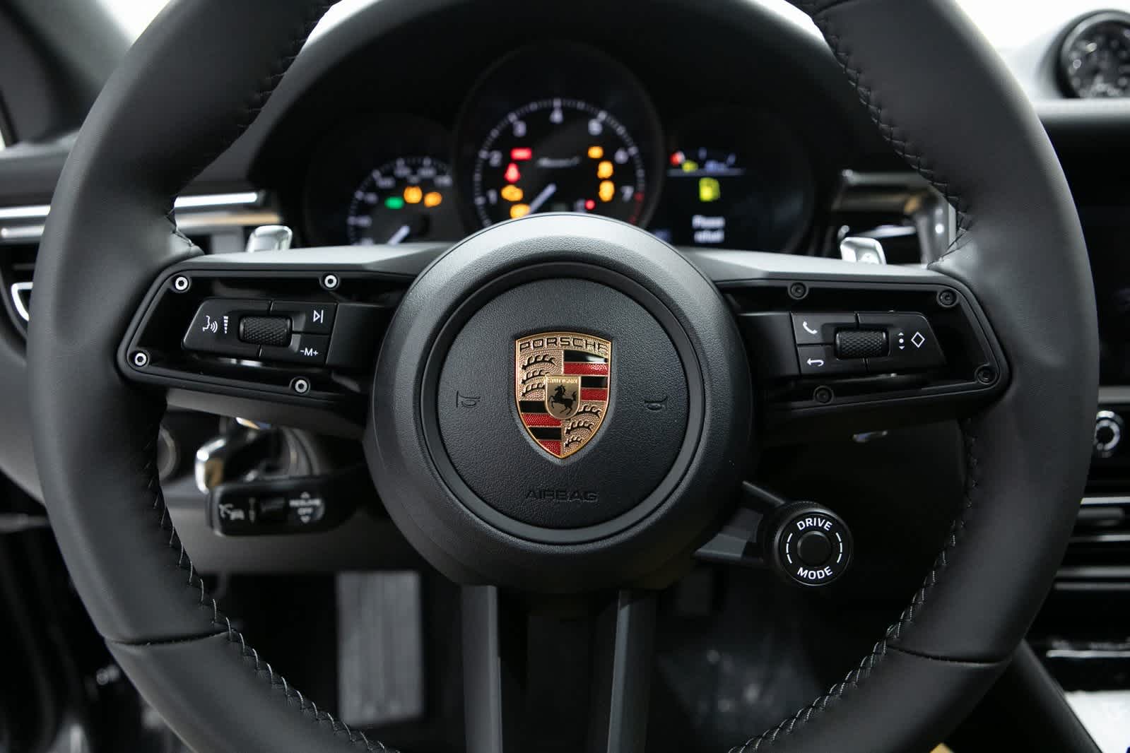 Thumbnail: 2025 Porsche Macan - 14