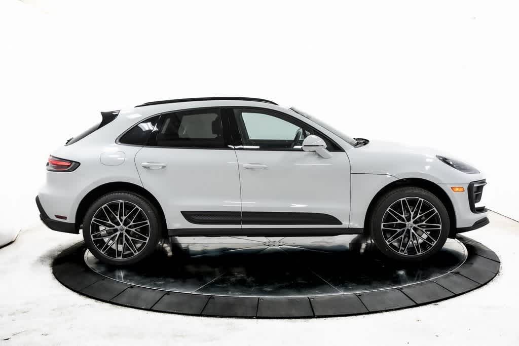 Thumbnail: 2025 Porsche Macan - 8
