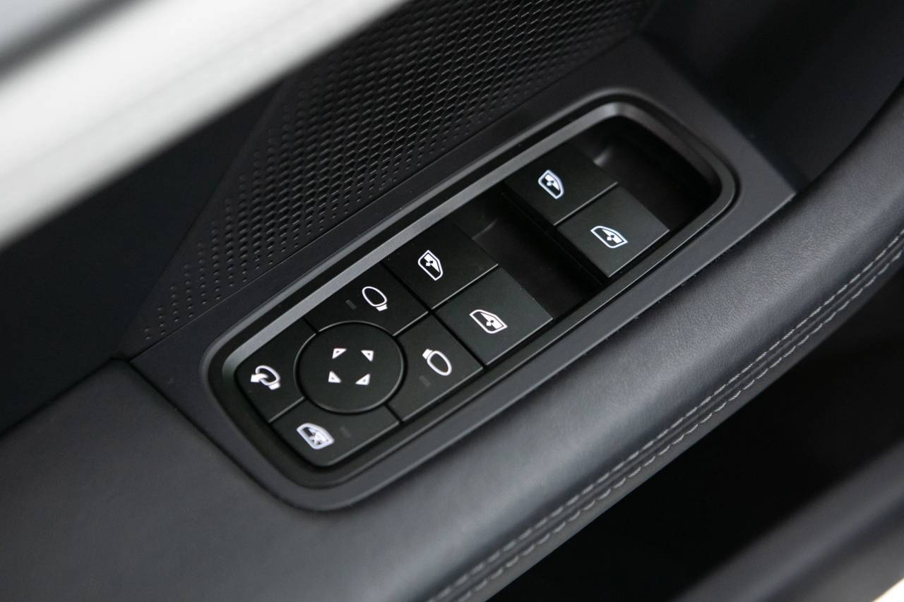 Thumbnail: 2026 Porsche Taycan - 26