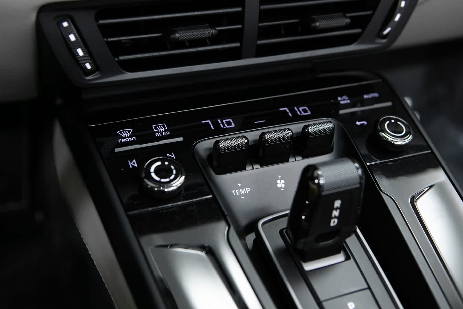 Thumbnail: 2025 Porsche 911 - 23