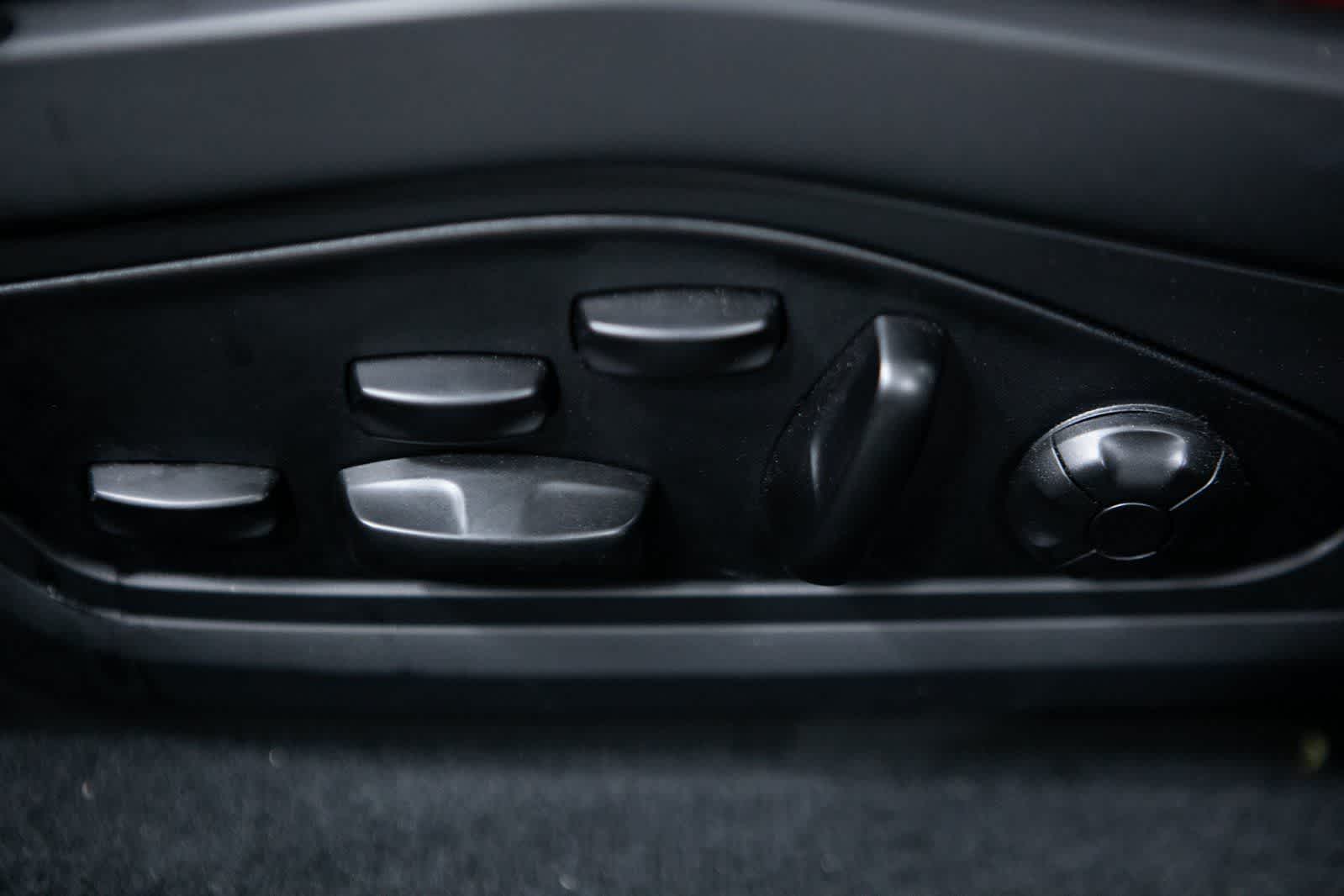 Thumbnail: 2020 Porsche Taycan - 17