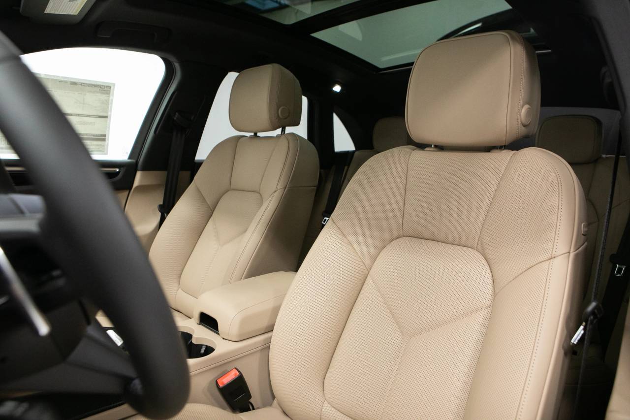 Thumbnail: 2026 Porsche Macan - 5