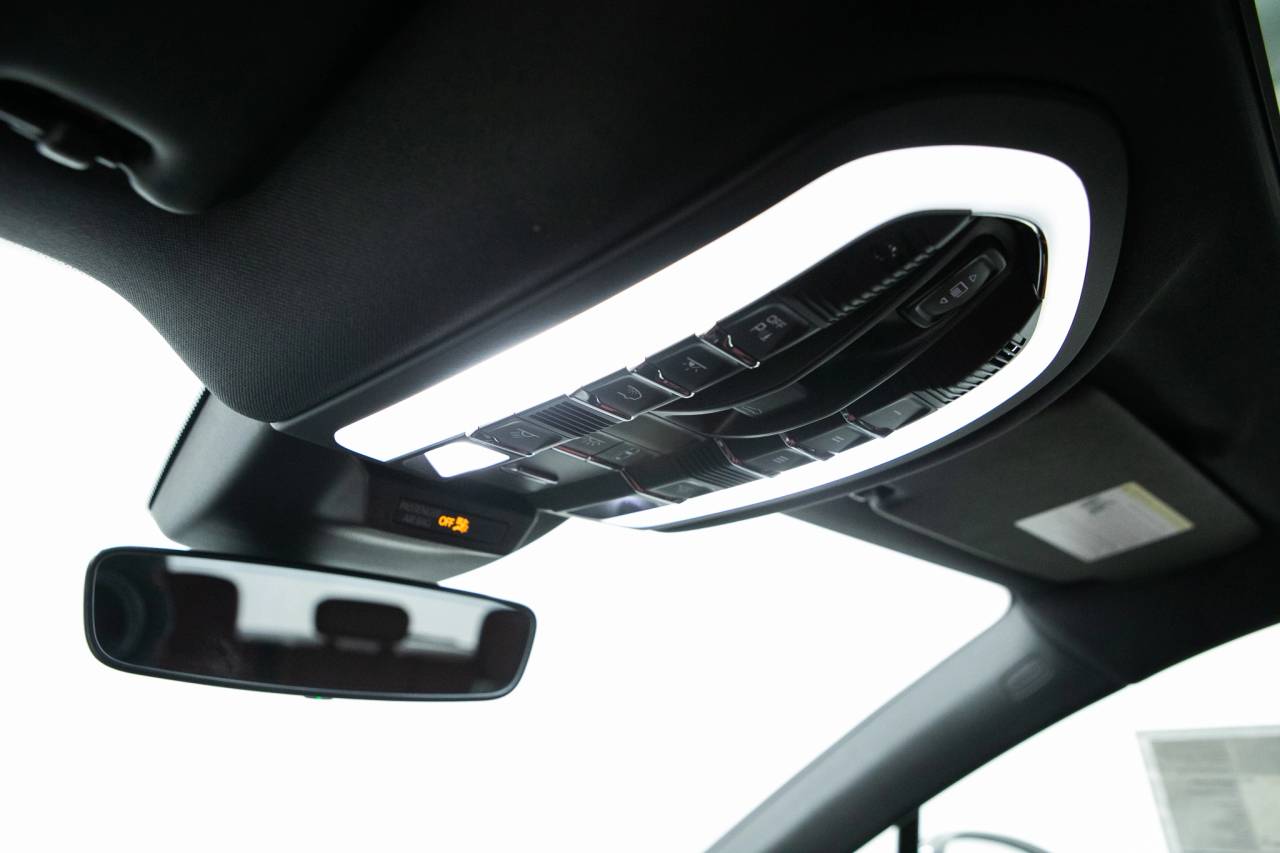 Thumbnail: 2026 Porsche Macan - 32