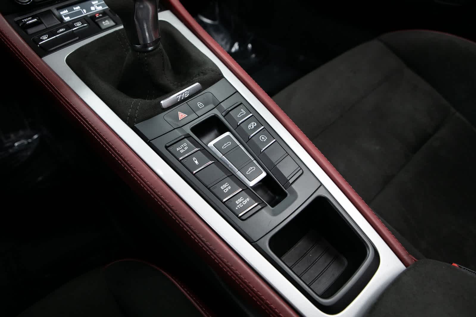 Thumbnail: 2022 Porsche  - 21