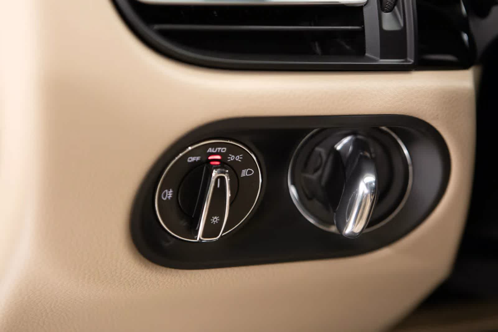 Thumbnail: 2026 Porsche Macan - 28