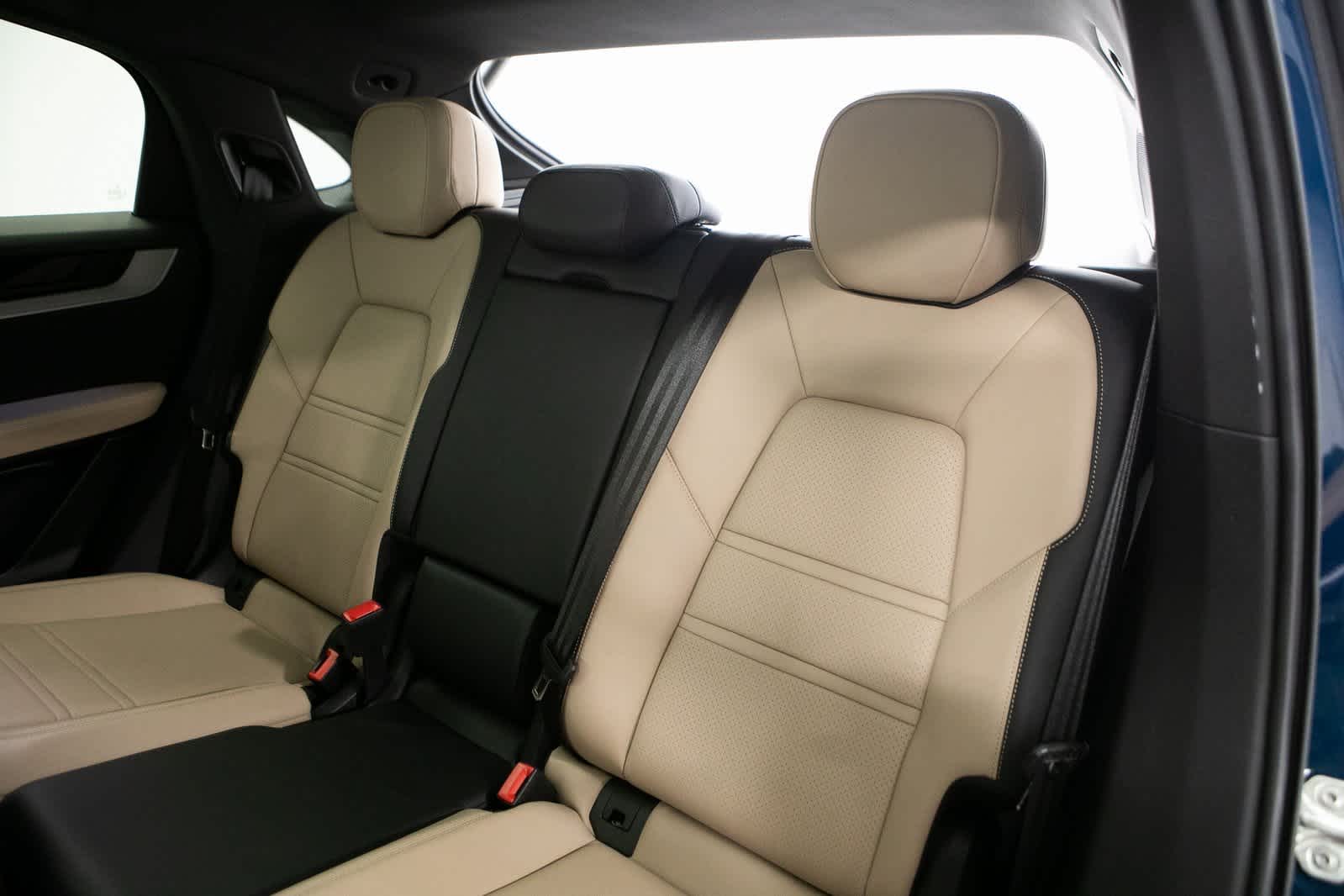 Thumbnail: 2025 Porsche Cayenne - 32