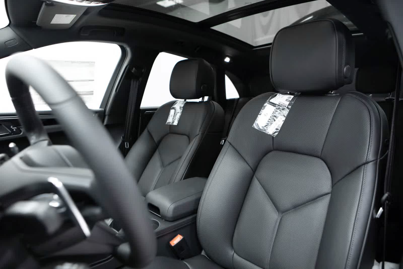 Thumbnail: 2026 Porsche Macan - 5