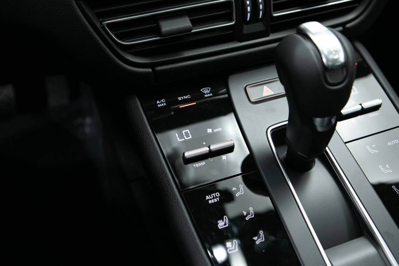 Thumbnail: 2026 Porsche Macan - 28