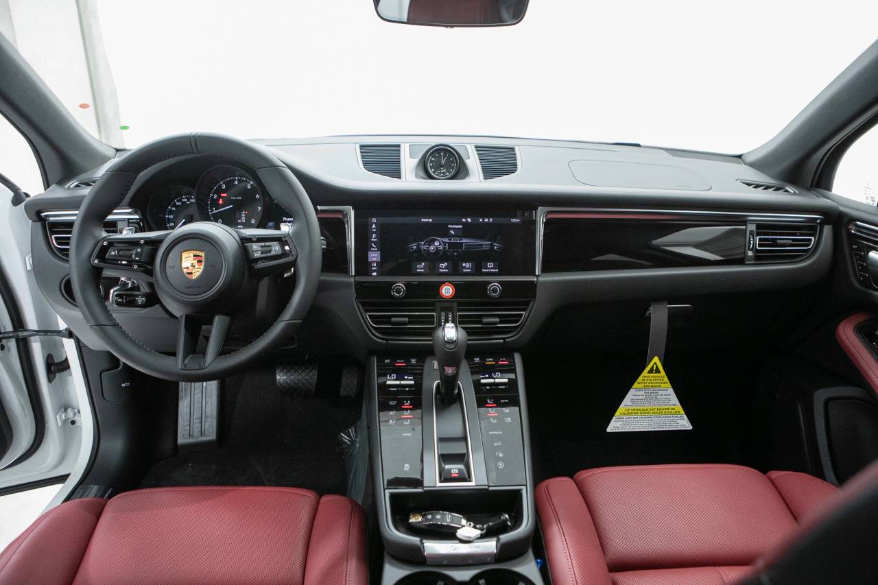 Thumbnail: 2026 Porsche Macan - 19