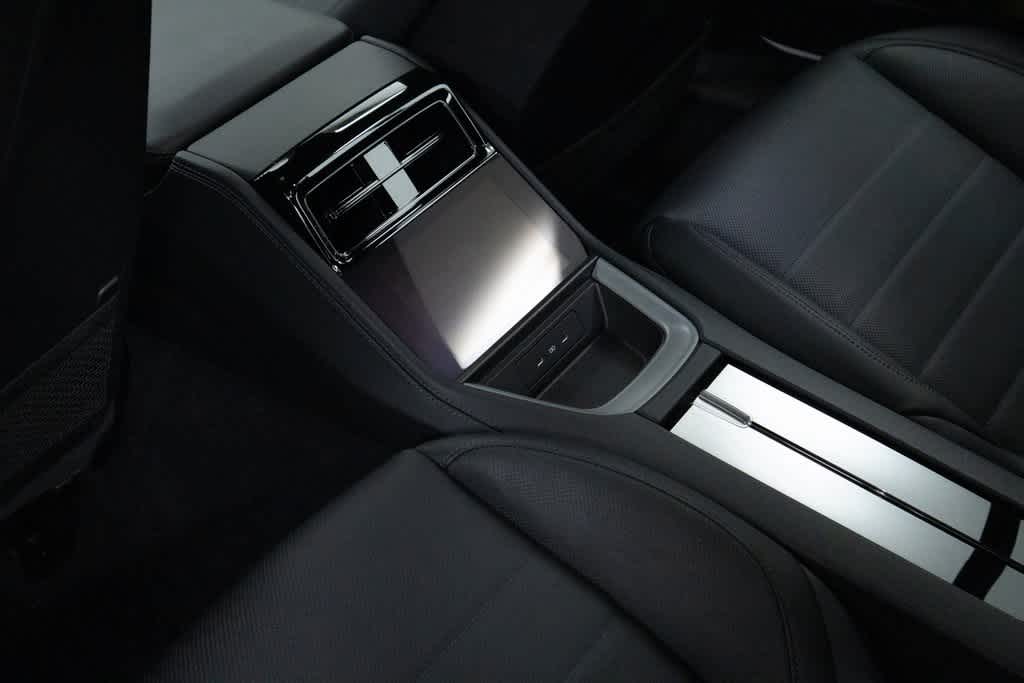 Thumbnail: 2024 Porsche Panamera - 27