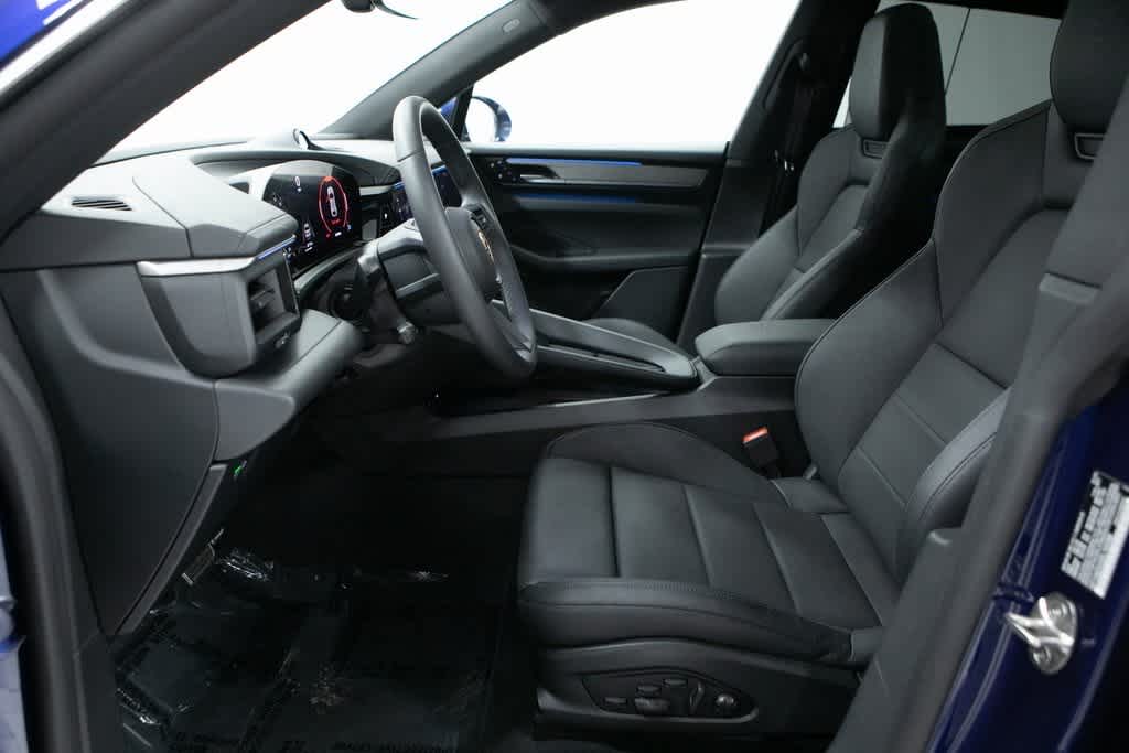 Thumbnail: 2025 Porsche Macan - 20