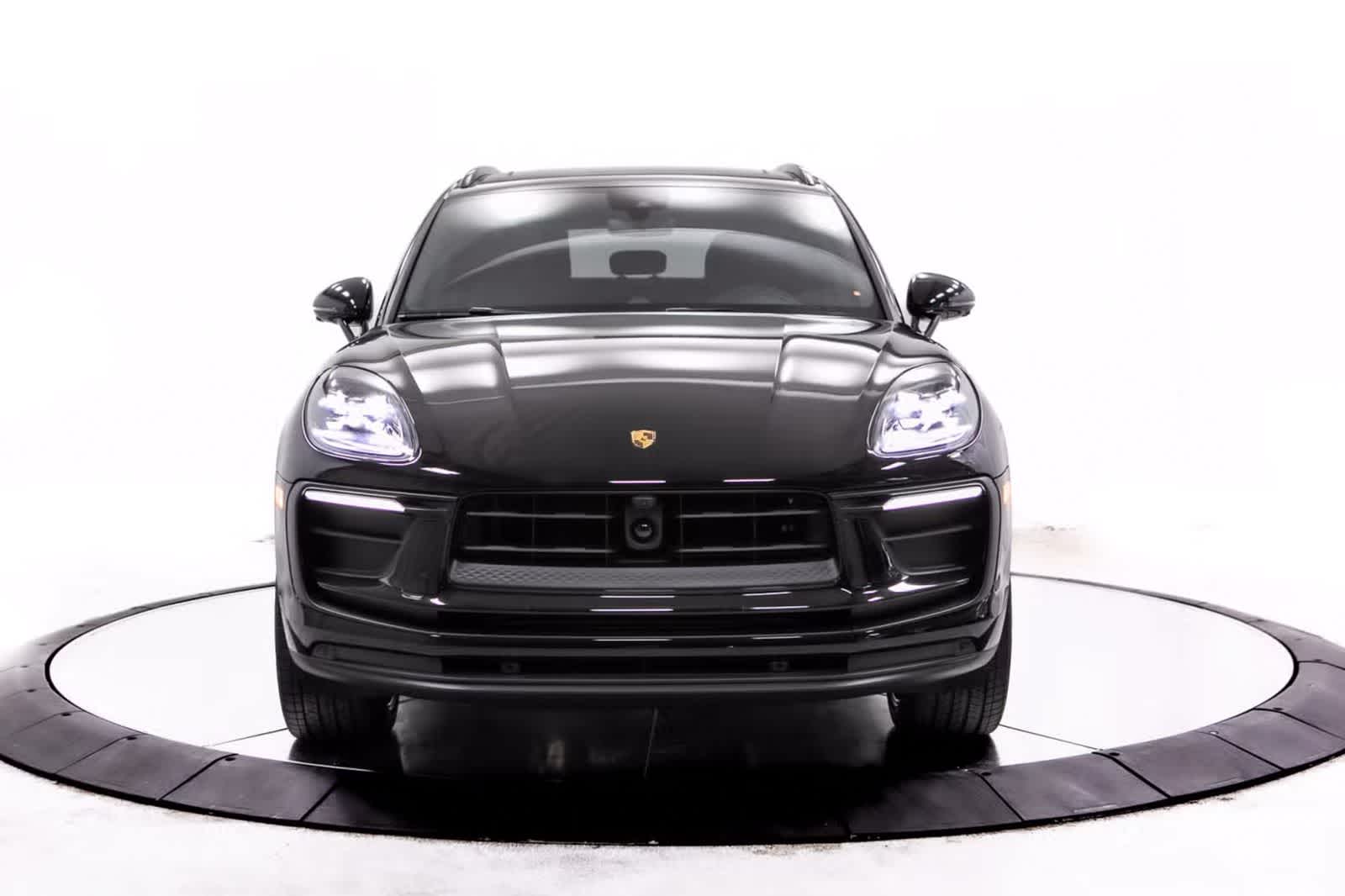 Thumbnail: 2026 Porsche Macan - 10