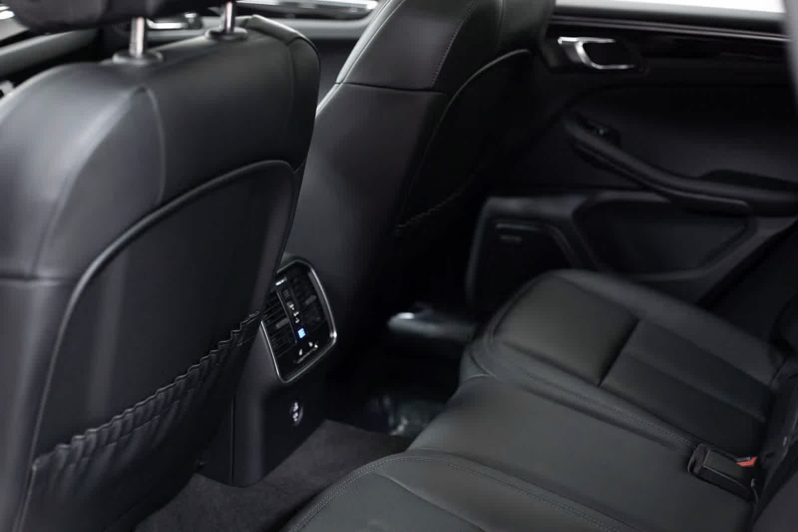 Thumbnail: 2025 Porsche Macan - 29