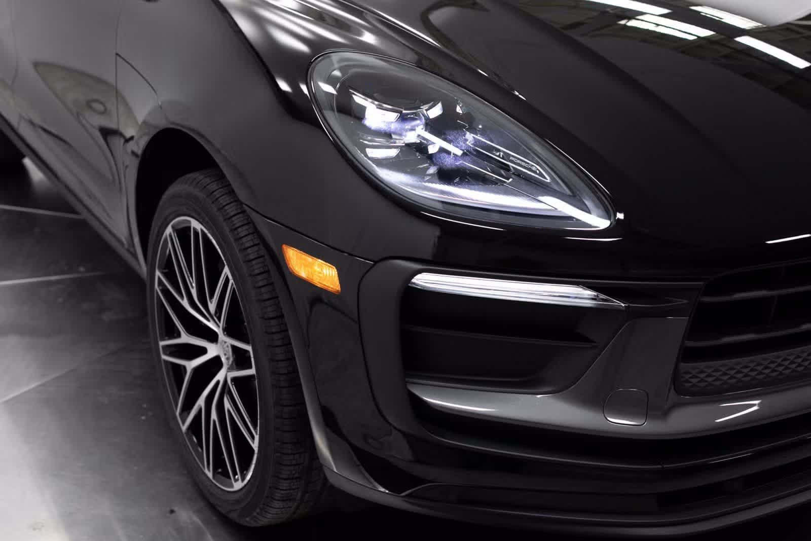Thumbnail: 2025 Porsche Macan - 12