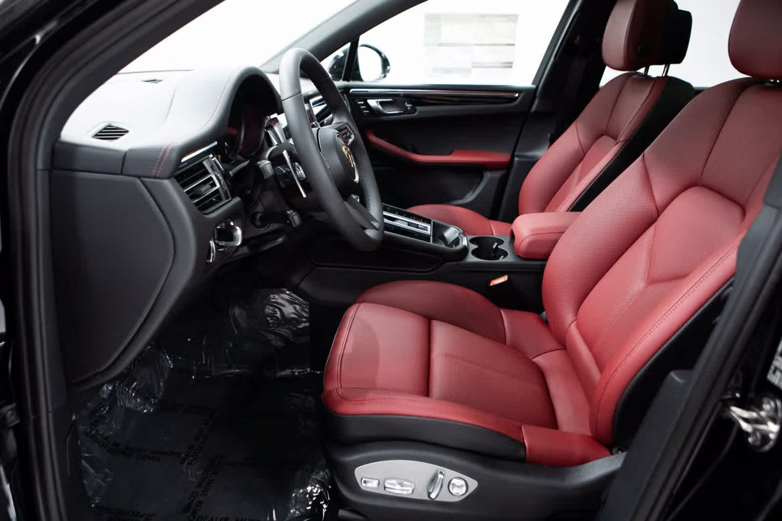 Thumbnail: 2025 Porsche Macan - 17