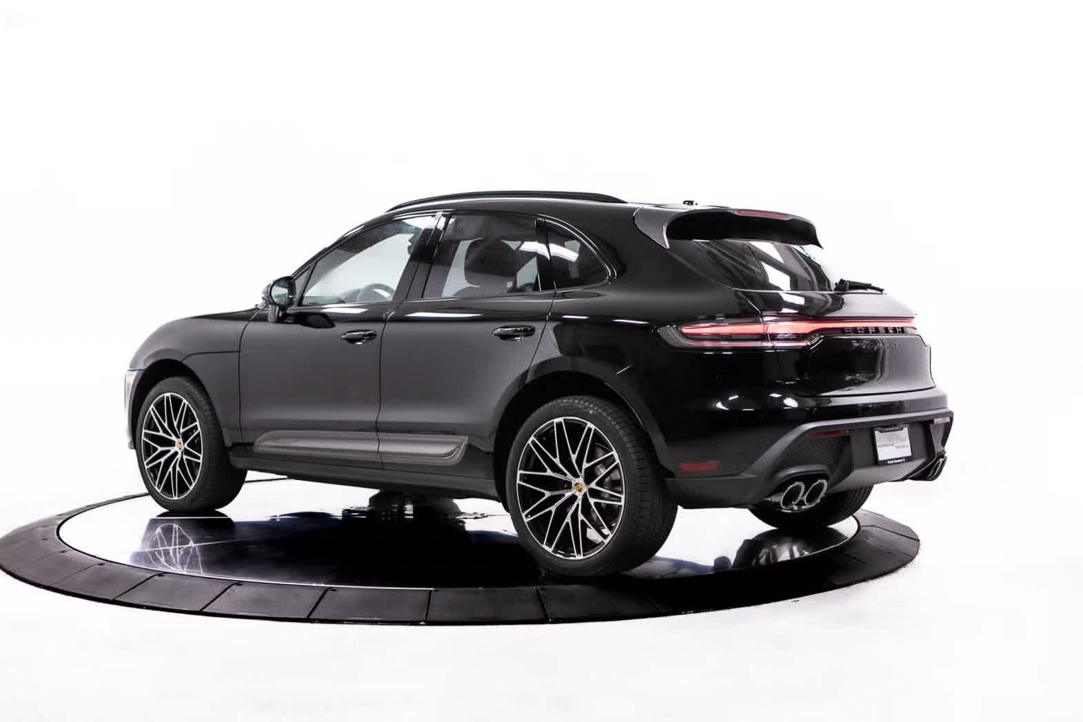 Thumbnail: 2026 Porsche Macan - 3