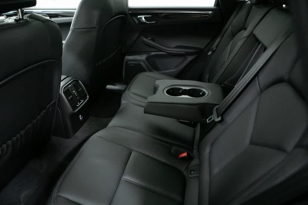 Thumbnail: 2025 Porsche Macan - 33