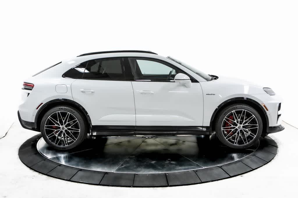 Thumbnail: 2025 Porsche Macan - 8