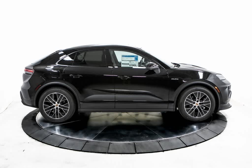 Thumbnail: 2025 Porsche Macan - 8