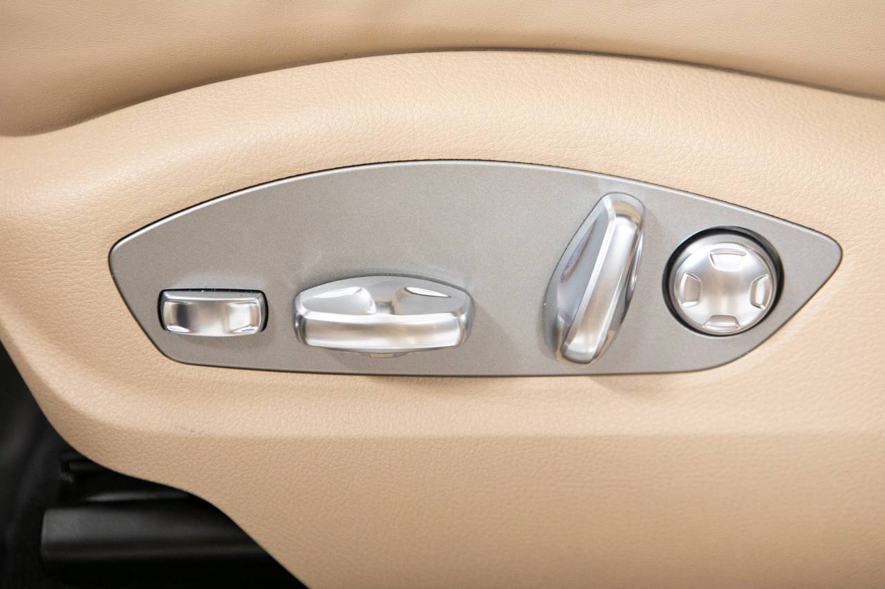 Thumbnail: 2026 Porsche Macan - 24