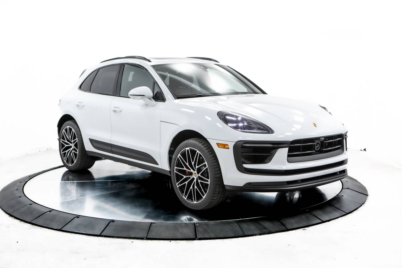 Thumbnail: 2025 Porsche Macan - 11