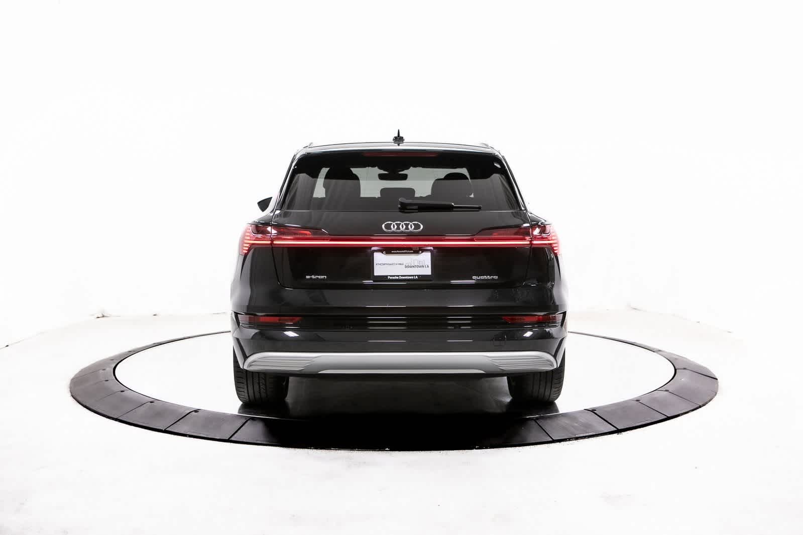 Thumbnail: 2022 Audi e-tron - 6