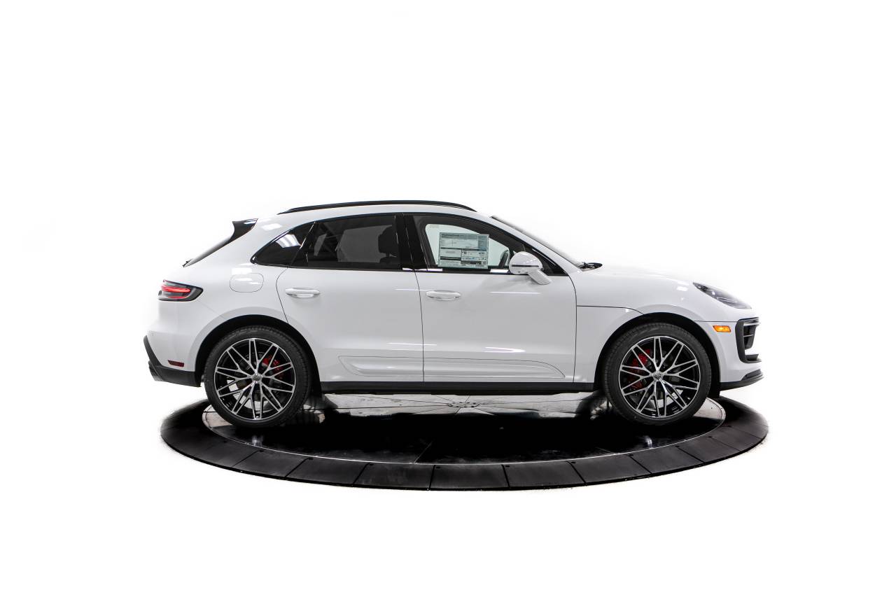 Thumbnail: 2026 Porsche Macan - 8