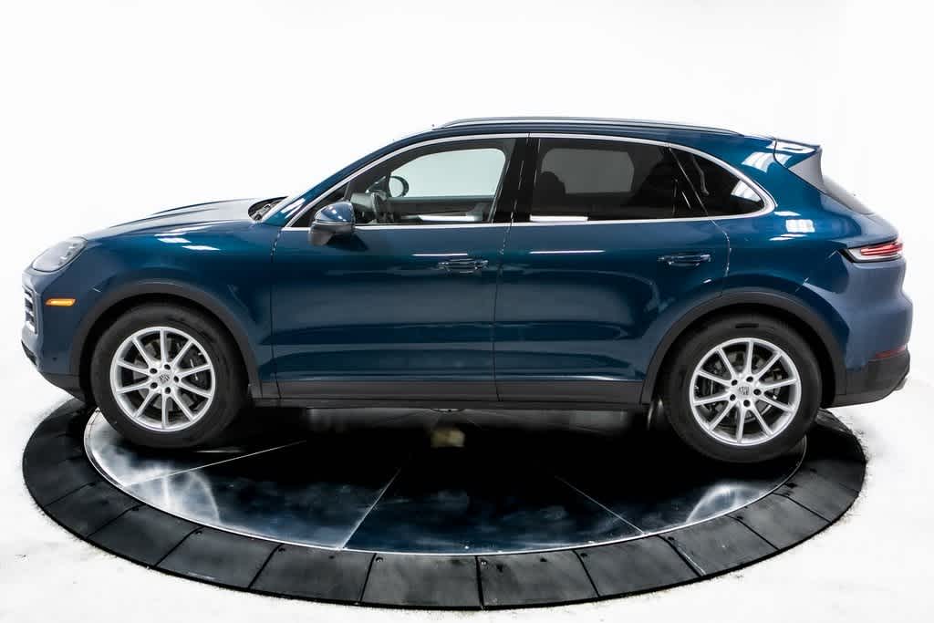 2024 Porsche Cayenne Base photo 2