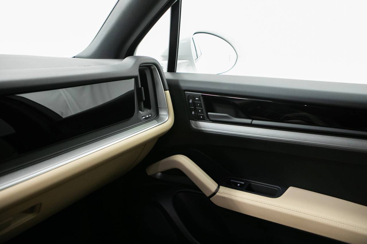 Thumbnail: 2026 Porsche Cayenne - 31