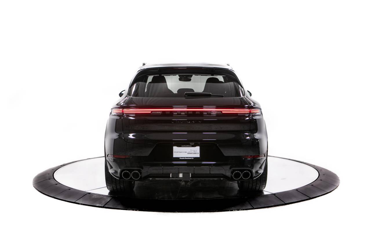 Thumbnail: 2026 Porsche Cayenne - 6