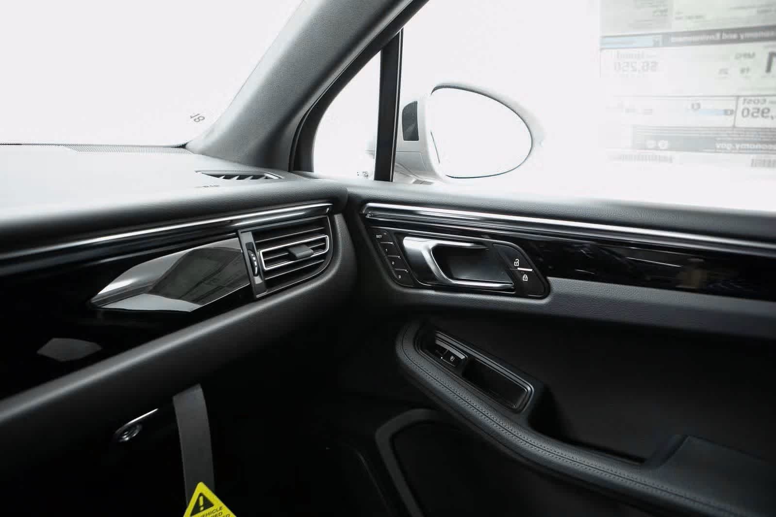 Thumbnail: 2026 Porsche Macan - 28