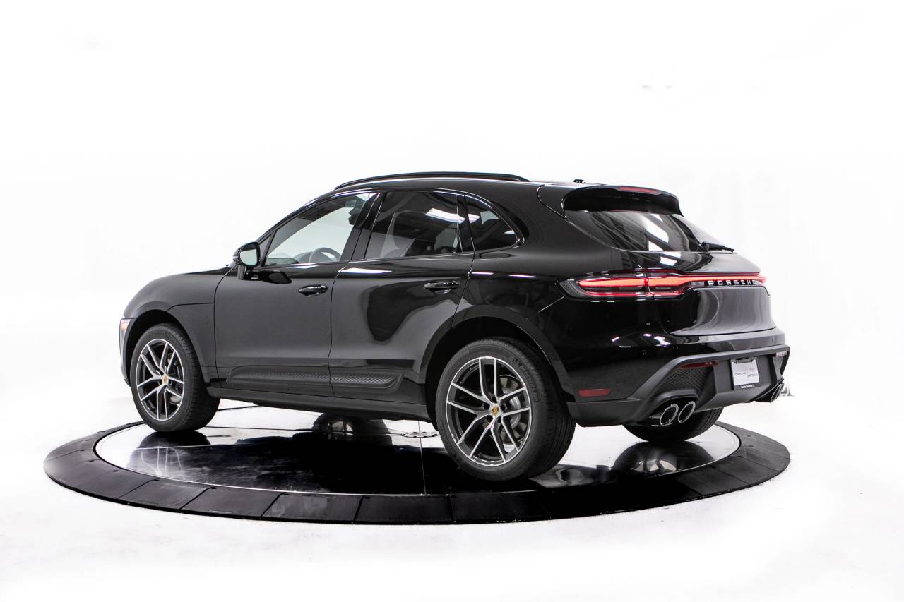 Thumbnail: 2026 Porsche Macan - 3