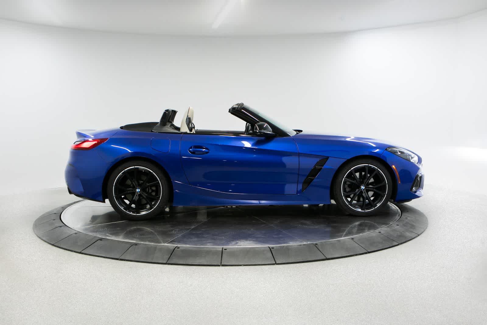 Thumbnail: 2023 BMW Z4 - 8