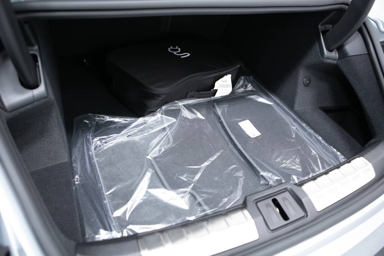 Thumbnail: 2025 Porsche Taycan - 37