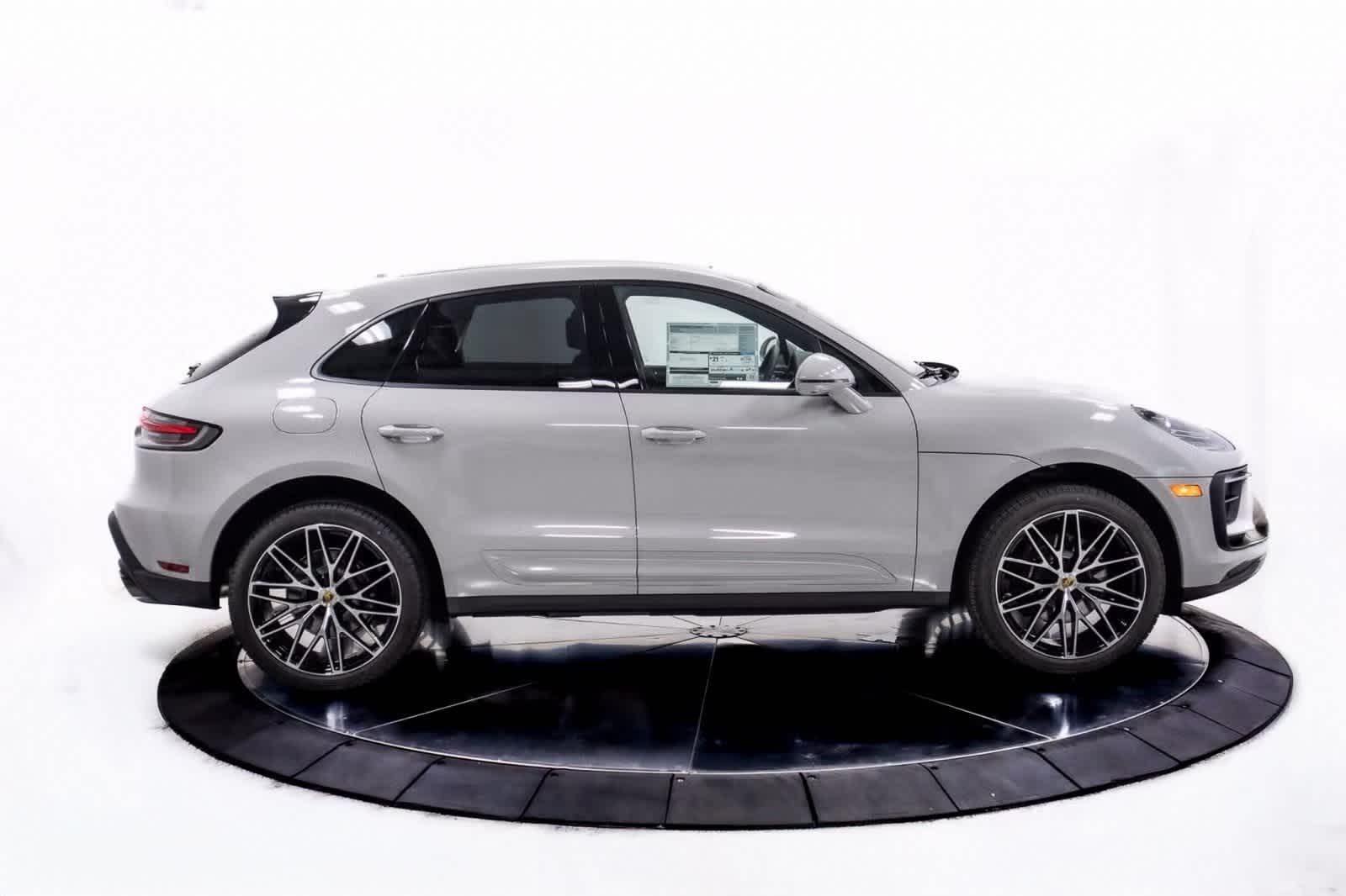 Thumbnail: 2025 Porsche Macan - 8