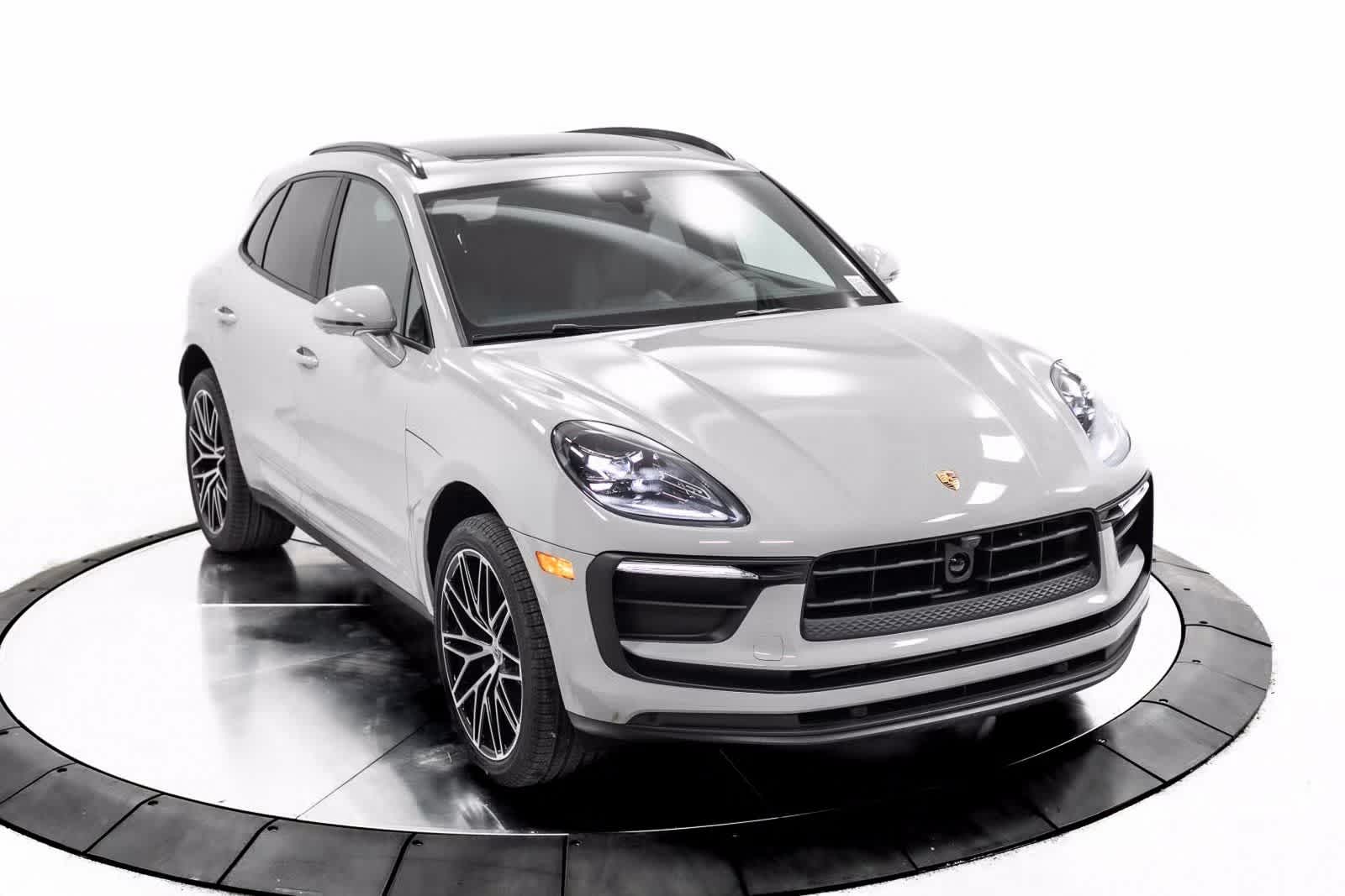 Thumbnail: 2025 Porsche Macan - 39