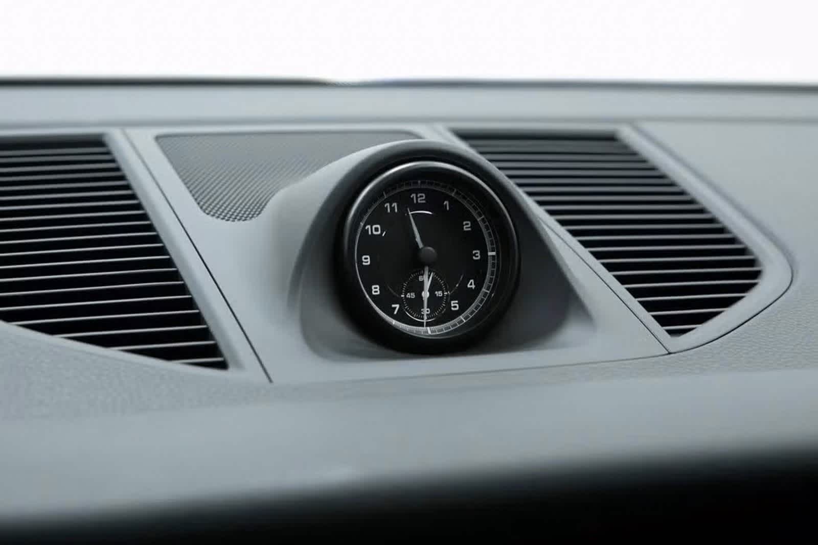 Thumbnail: 2025 Porsche Macan - 25