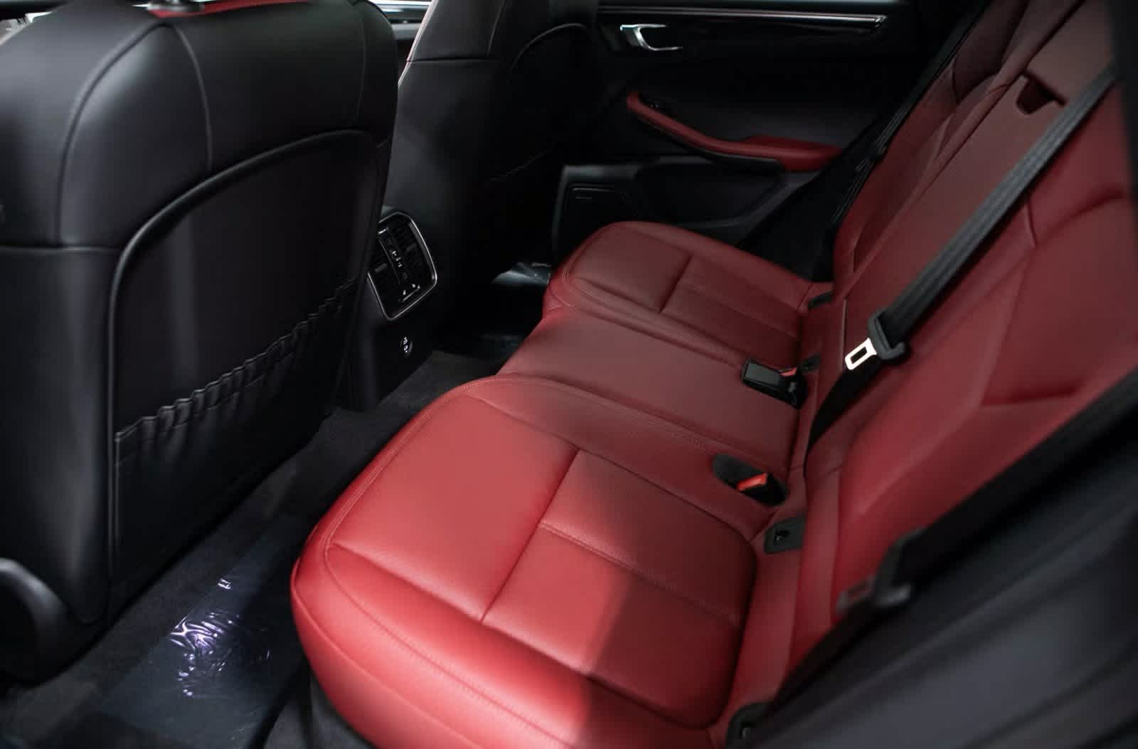 Thumbnail: 2025 Porsche Macan - 27