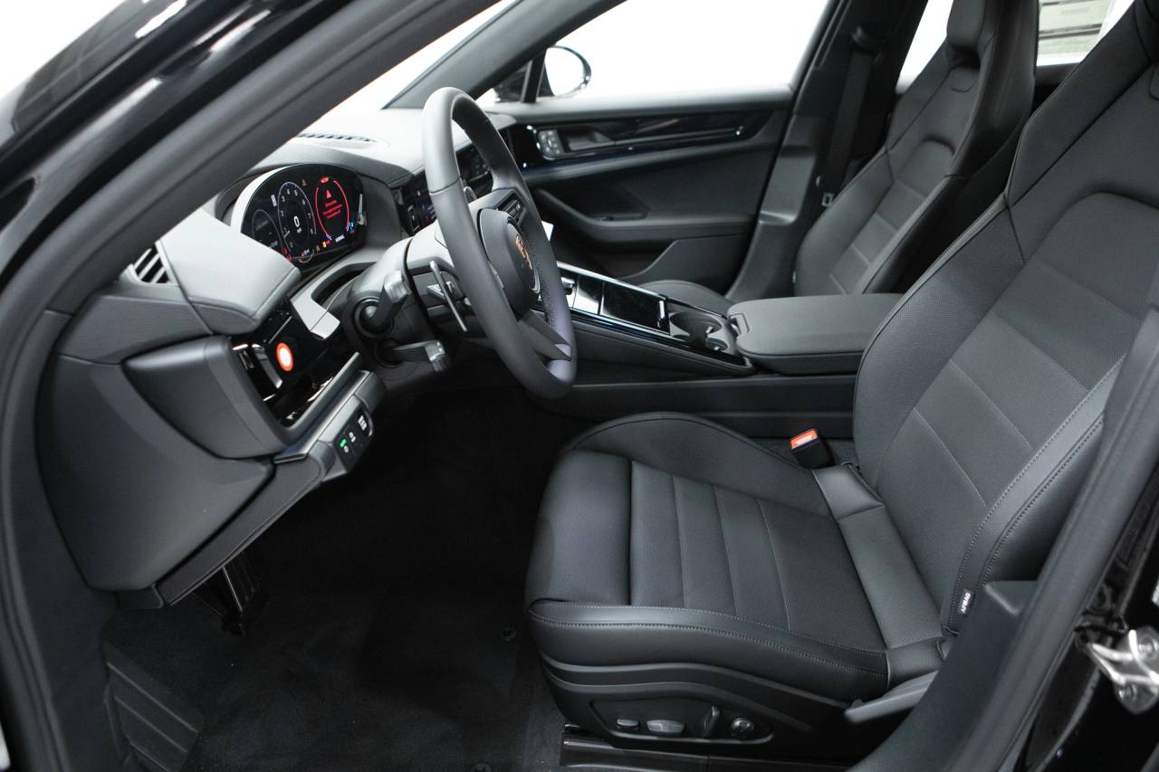 Thumbnail: 2026 Porsche Panamera - 23