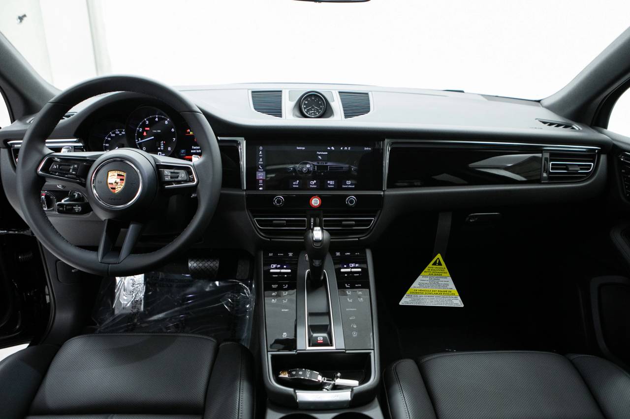 Thumbnail: 2026 Porsche Macan - 20