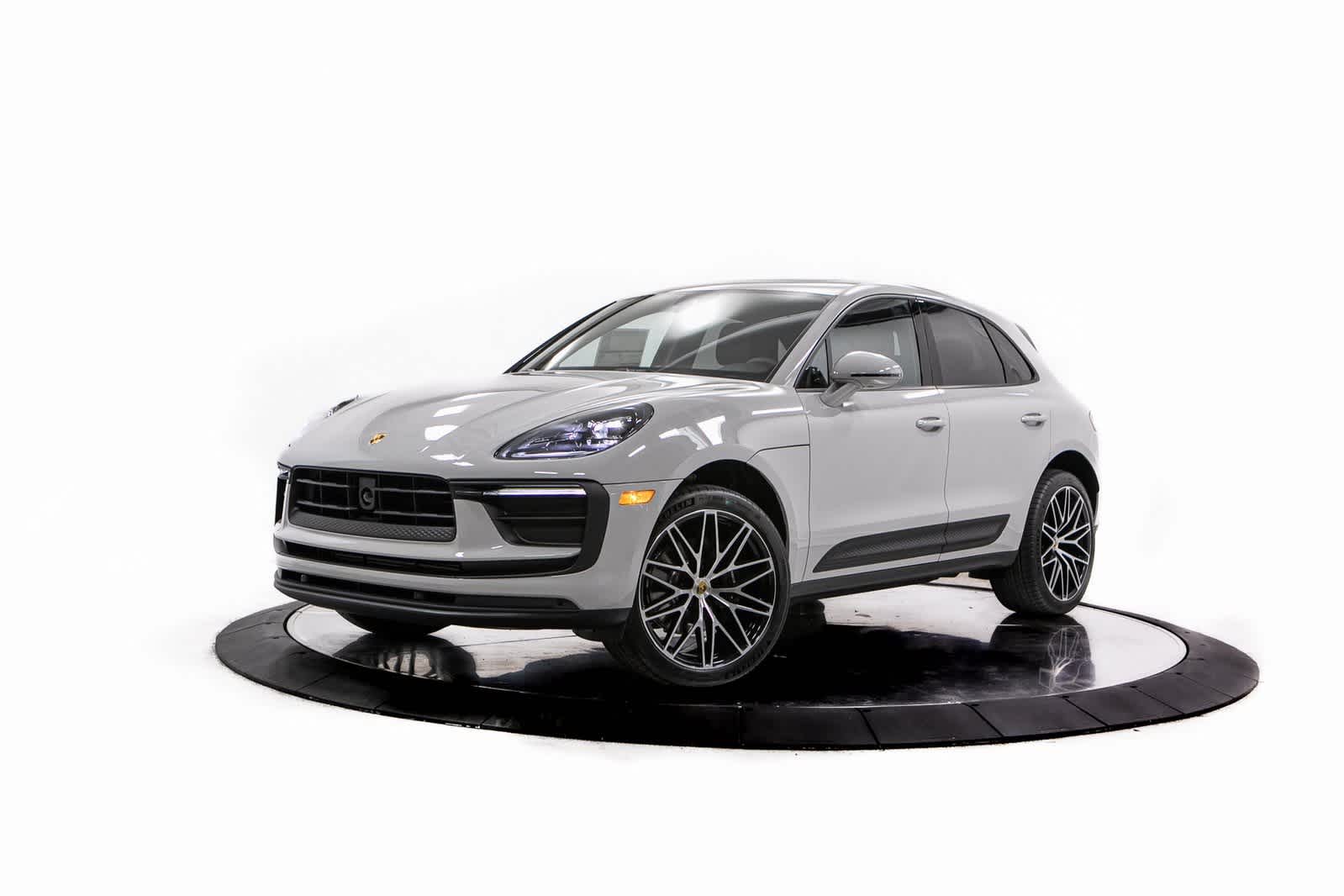 Thumbnail: 2025 Porsche Macan - 1