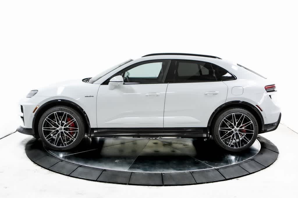 Thumbnail: 2025 Porsche Macan - 2