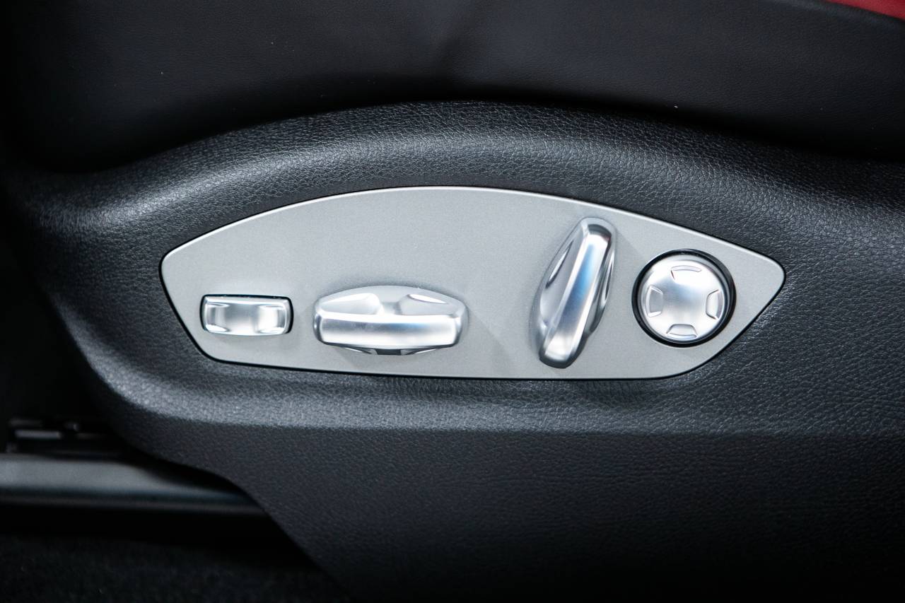 Thumbnail: 2025 Porsche Macan - 24