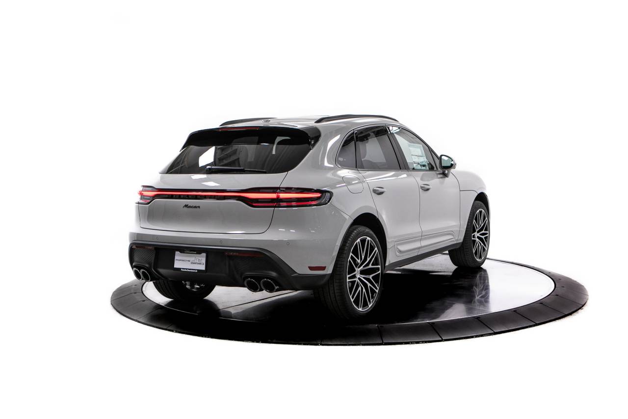 Thumbnail: 2026 Porsche Macan - 7