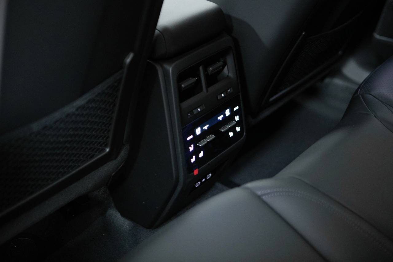 Thumbnail: 2026 Porsche Macan - 36