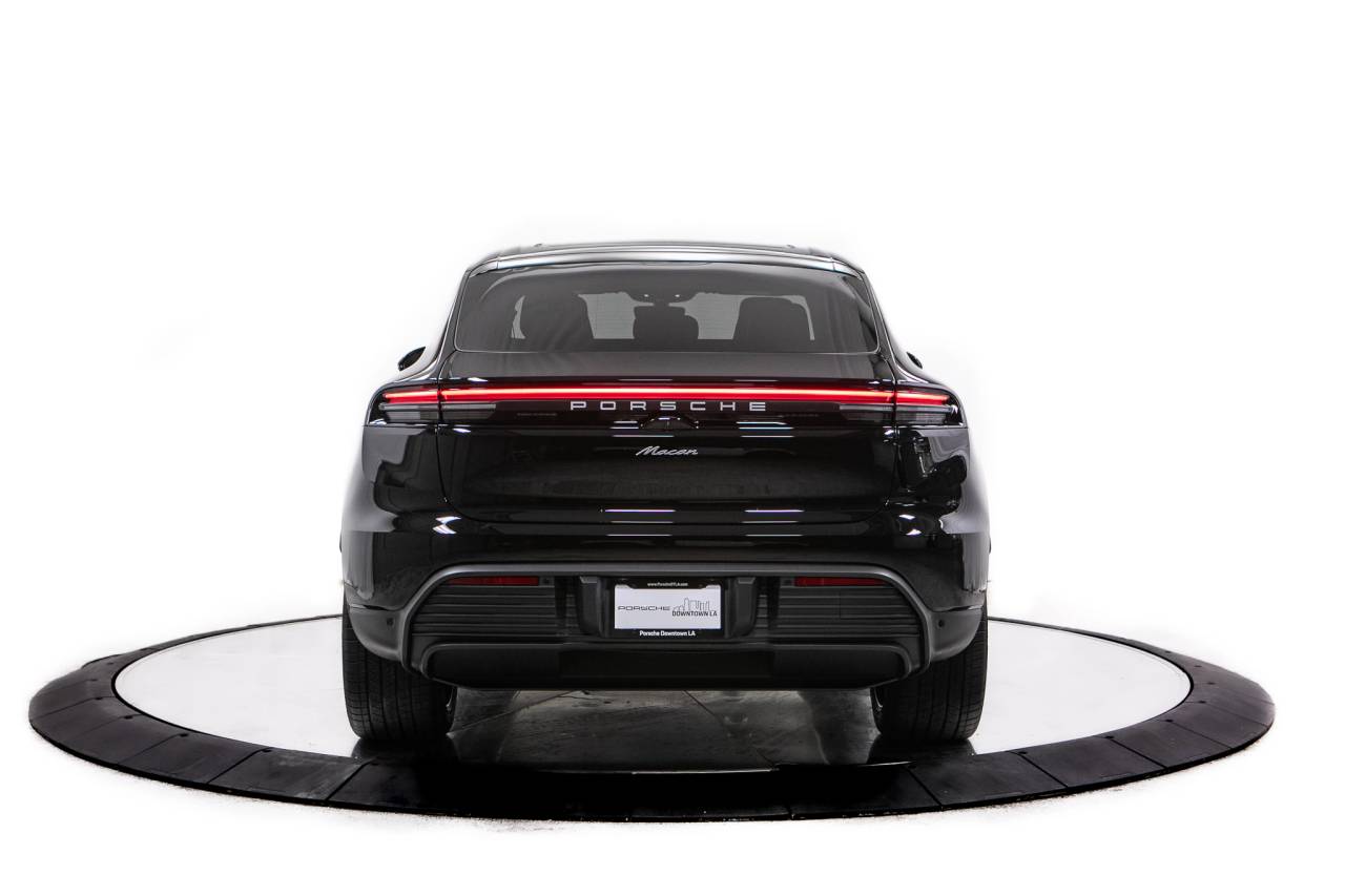 Thumbnail: 2026 Porsche Macan - 6