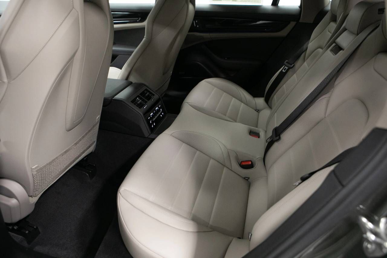 Thumbnail: 2026 Porsche Panamera - 35